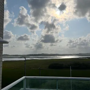 https://na-mare-flat-em.portodegalinhashotels.com